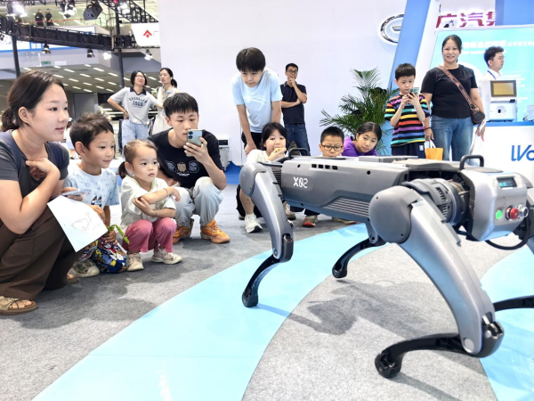 诚信双盈 可扛起一成年人，视源四足机器人能负重可执行危险任务